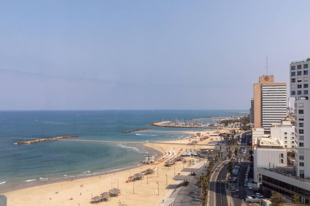Luxury Sea View 2br + Balcony & Pool - Berrystays Apartment Tel Aviv