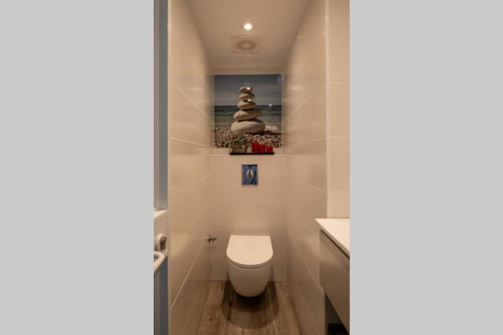 Luxury Sea View 2br + Balcony & Pool - Berrystays Tel Aviv